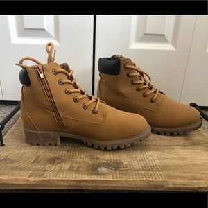Brand new boots- worn once